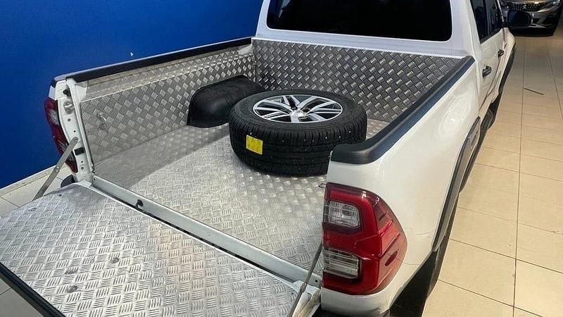 Begagnad Toyota HiLux 204 HK (150 kW) 2021 Vit Pickup