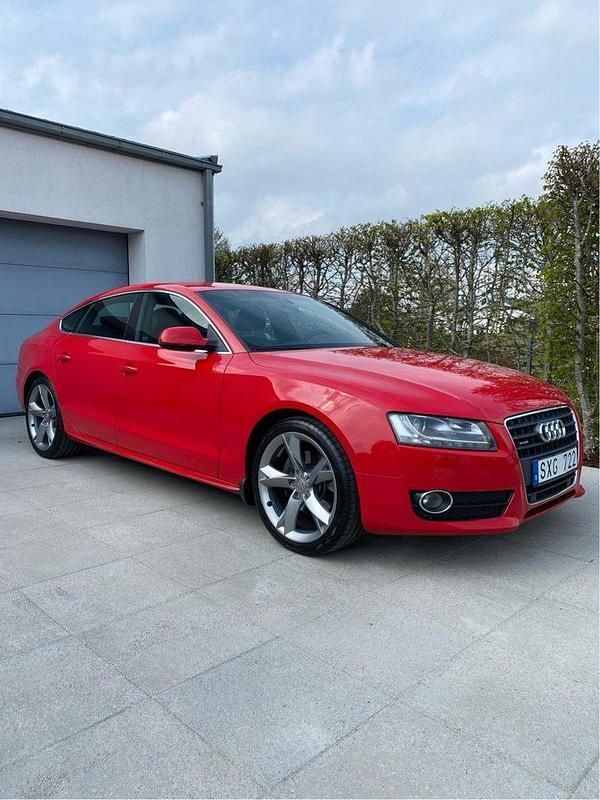 Röd Begagnad 2011 Audi A5 Sportback Comfort Halvkombi | 110 000 kr (Marknadspris) - Bild 1/4