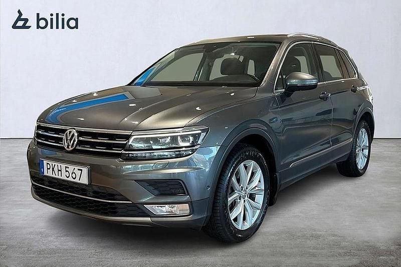 Silver (indium grey metallic) Begagnad 2017 VW Tiguan Highline SUV | 179 900 kr (Marknadspris) - Bild 1/4