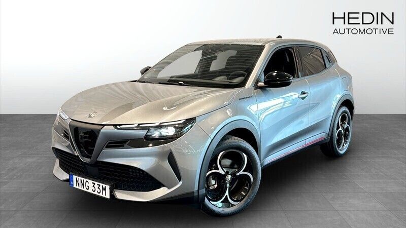 Grå (grey) Ny 2024 Alfa Romeo Junior Edizione Speciale SUV | 378 800 kr - Bild 1/4