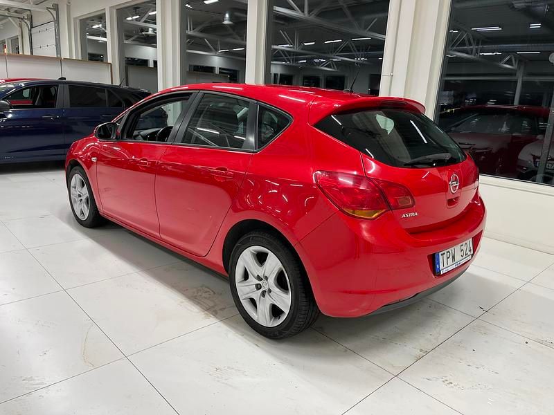 Begagnad Opel Astra 116 HK (85 kW) 2009 Röd Kombi