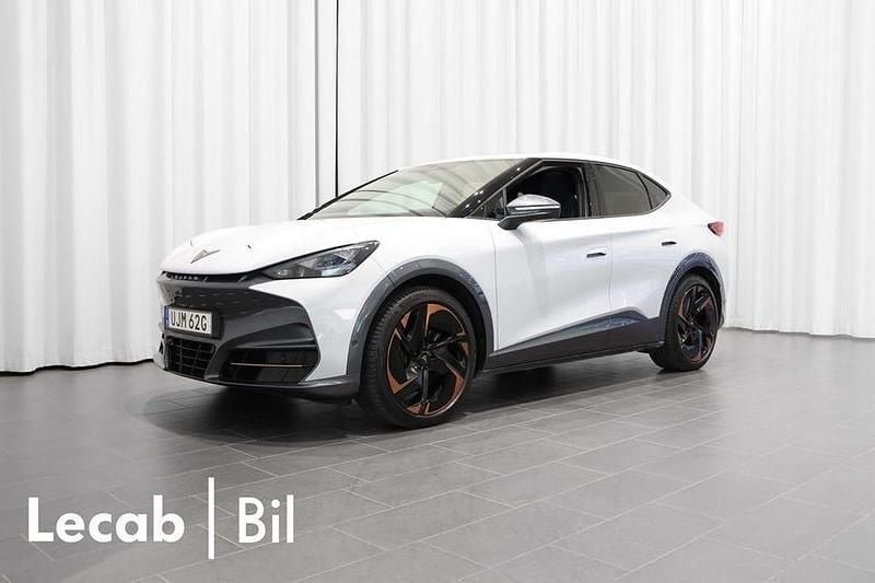 Silver (white silver metallic) Begagnad 2024 Cupra Tavascan VZ SUV | 519 500 kr (Marknadspris) - Bild 1/4