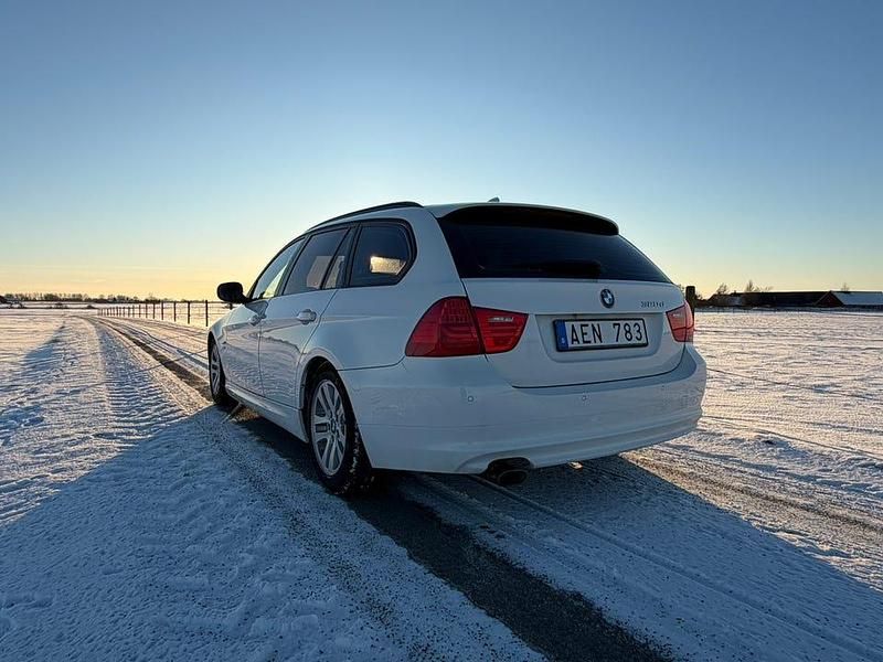 Begagnad BMW 320 184 HK (135 kW) 2011 Kombi