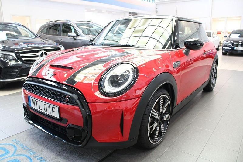 Röd Begagnad 2023 Mini Cooper S Halvkombi | 299 900 kr (Dyr) - Bild 1/4