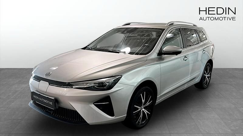 Grå (silver) Begagnad 2022 MG MG5 EV Kombi | 224 900 kr (Marknadspris) - Bild 1/4