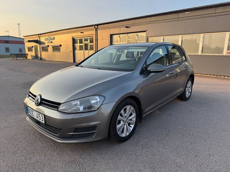 Grå Begagnad 2013 VW Golf VII Halvkombi | 79 900 kr (Marknadspris) - Bild 1/4