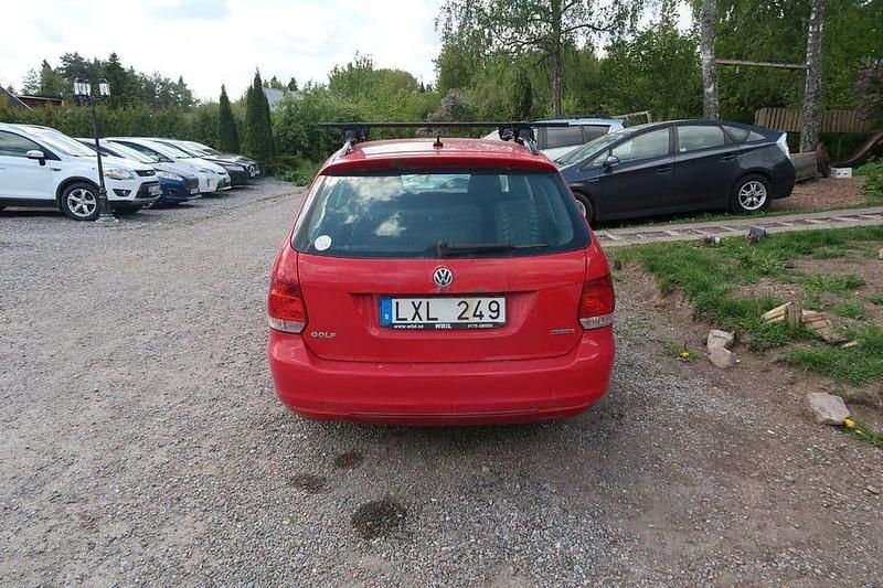 Begagnad VW Golf VII 102 HK (75 kW) 2011 Röd Kombi