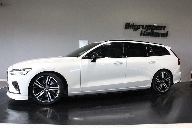 Vit Begagnad 2018 Volvo V60 R-Design Kombi | 309 900 kr (Marknadspris) - Bild 1/3