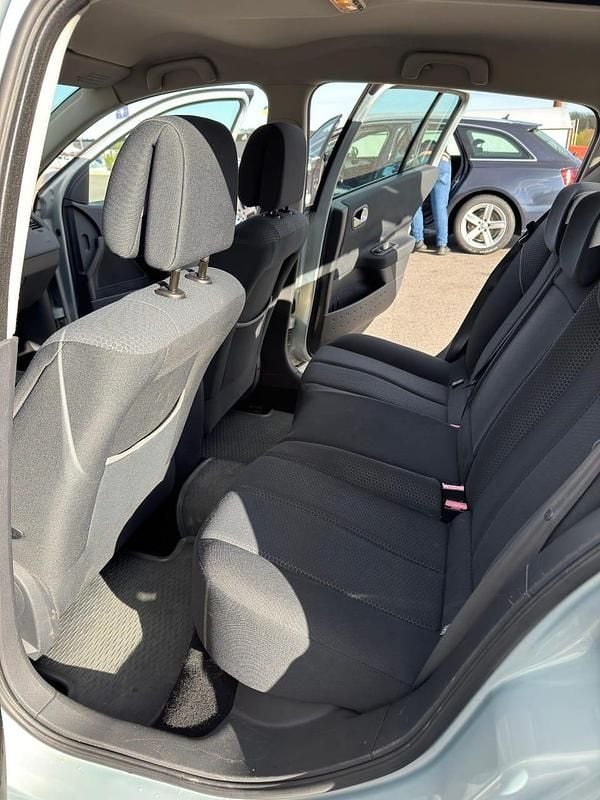 Begagnad 2004 Renault Mégane II Halvkombi | 18 500 kr (Lite dyr) - Bild 1/4