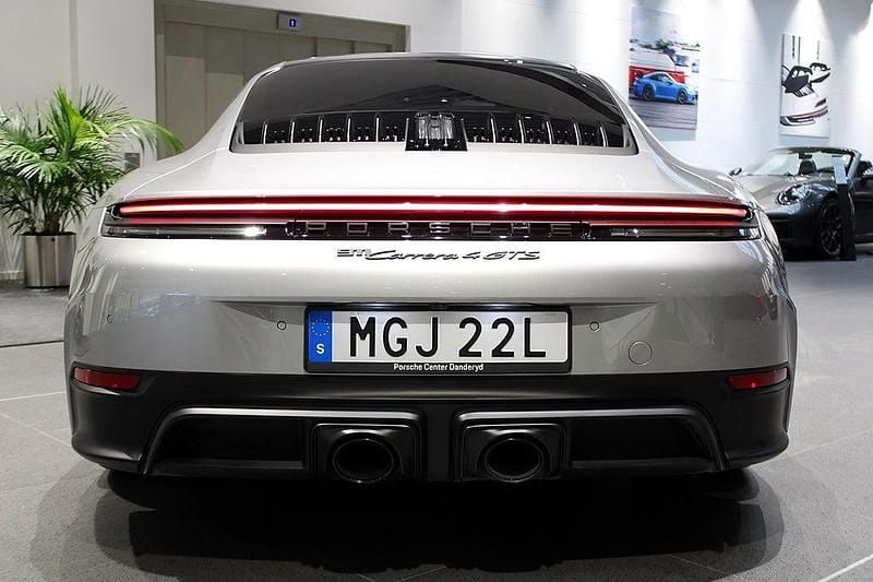 Begagnad Porsche 911 Carrera 4 GTS 485 HK (356 kW) 2025 Silver