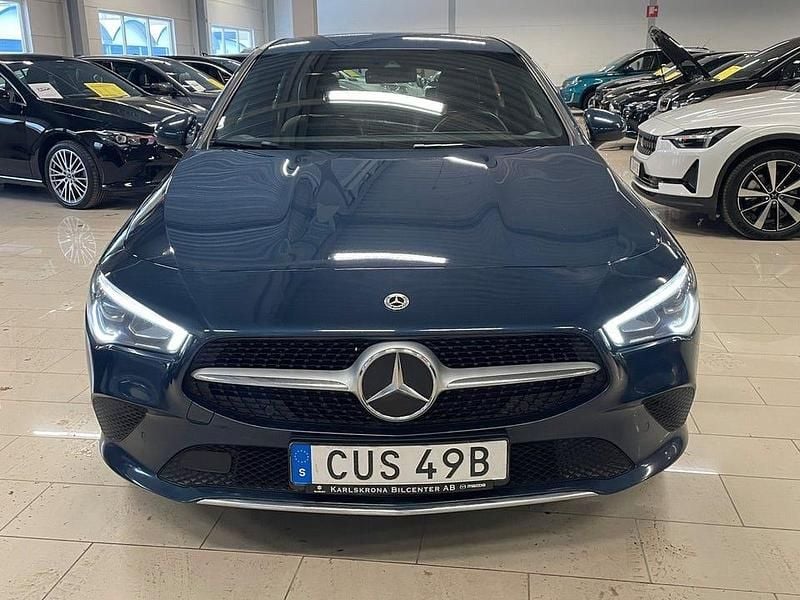 Begagnad Mercedes CLA250 Shooting Brake 218 HK (160 kW) 2023 Blå metallic Kombi