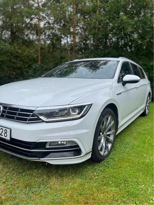 Vit Begagnad 2018 VW Passat GT Kombi | 179 000 kr (Marknadspris) - Bild 1/4