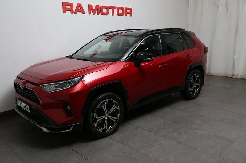 Röd metallic Begagnad 2021 Toyota RAV4 Premium SUV | 359 800 kr (Superpris) - Bild 1/3