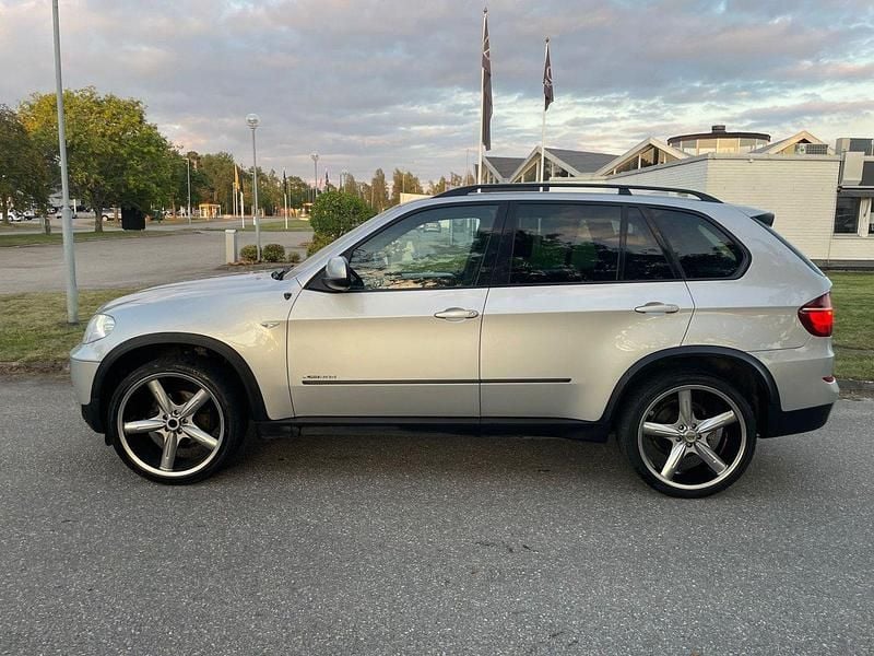 Silver Begagnad 2012 BMW X5 Sport Line SUV | 169 000 kr (Marknadspris) - Bild 1/4