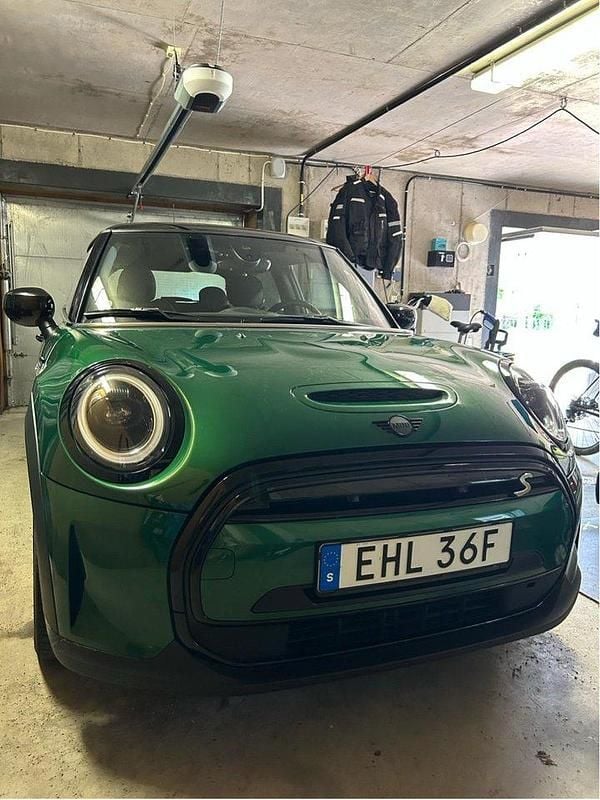 Grön Begagnad 2022 Mini Cooper SE Halvkombi | 205 000 kr (Bra pris) - Bild 1/3