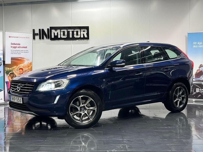 Blå Begagnad 2015 Volvo XC60 Ocean Race SUV | 169 900 kr (Marknadspris) - Bild 1/4