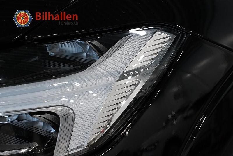 Begagnad Volvo XC60 Momentum 197 HK (144 kW) 2022 Svart SUV