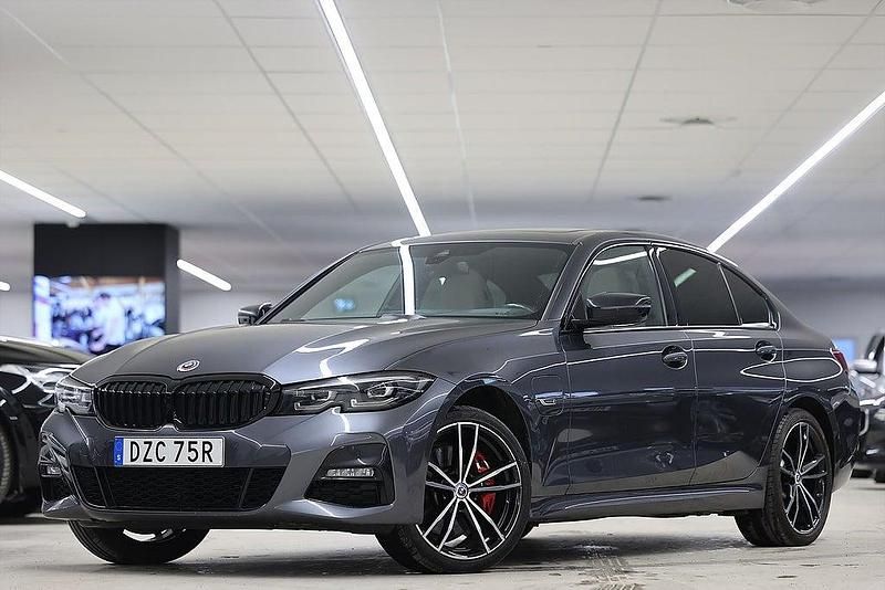 Begagnad BMW 330e Shadowline 184 HK (135 kW) 2022 Grå Sedan