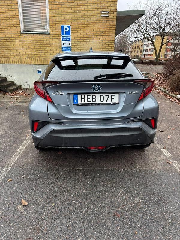 Begagnad 2021 Toyota C-HR SUV | 210 000 kr (Bra pris) - Bild 1/4