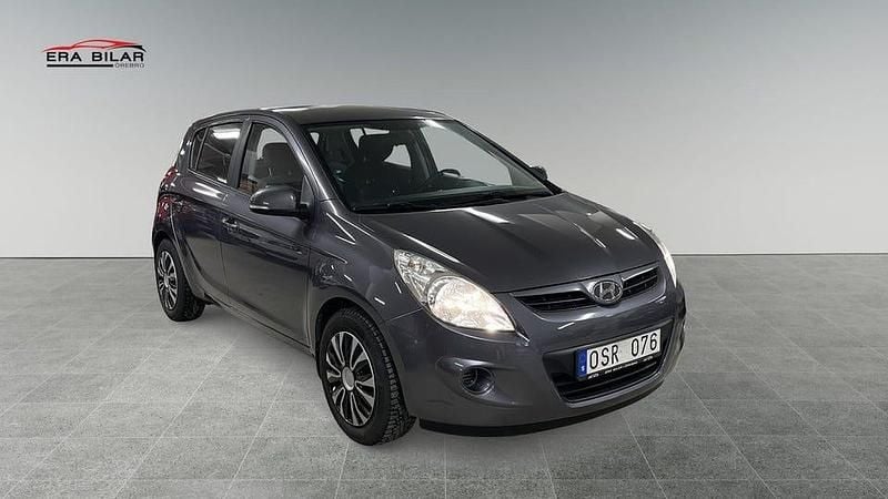 Begagnad Hyundai i20 Select 78 HK (57 kW) 2011 Grå Halvkombi
