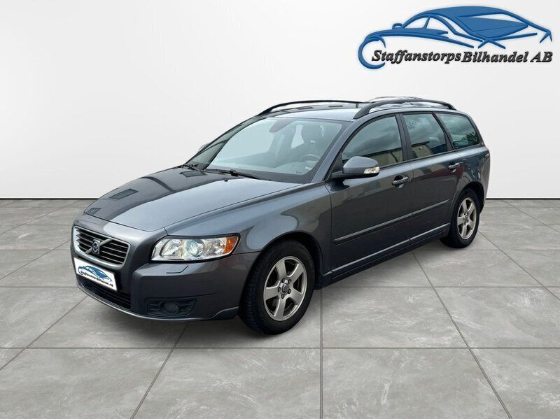 Grå Begagnad 2010 Volvo V50 Momentum Kombi | 38 500 kr (Marknadspris) - Bild 1/4