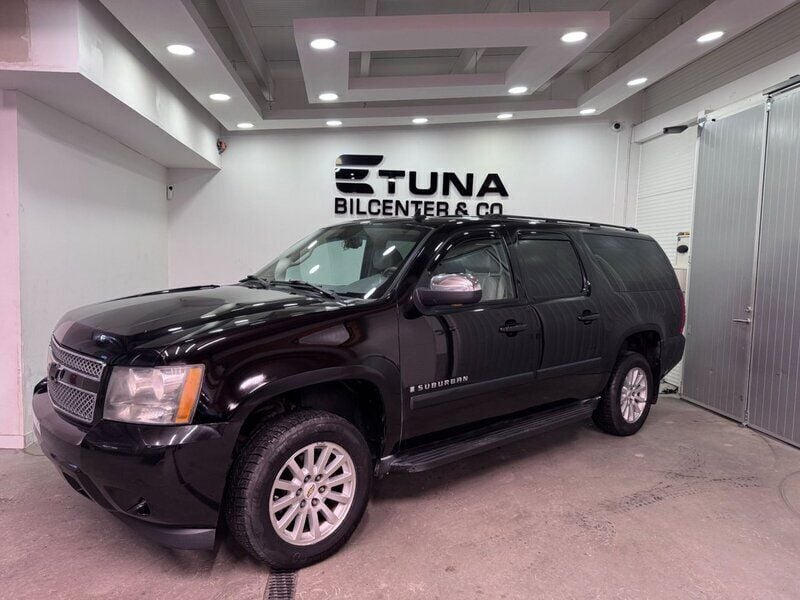 Svart Begagnad 2007 Chevrolet Suburban SUV | 134 900 kr - Bild 1/4