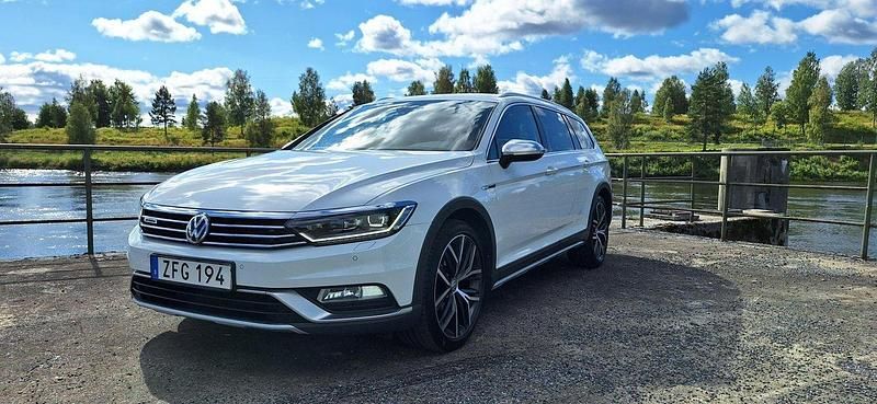 Vit Begagnad 2018 VW Passat Alltrack Kombi | 228 000 kr (Marknadspris) - Bild 1/4