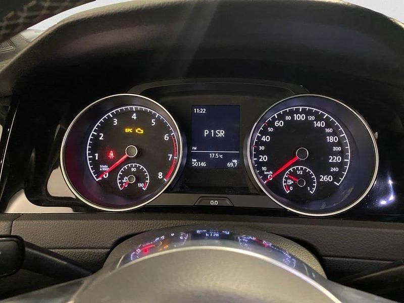 Begagnad VW Golf VII R-line 151 HK (111 kW) 2019 Vit