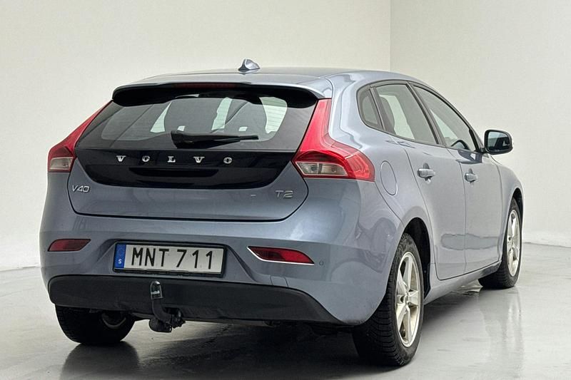 Begagnad Volvo V40 Kinetic 122 HK (89 kW) 2017 Ljusblå