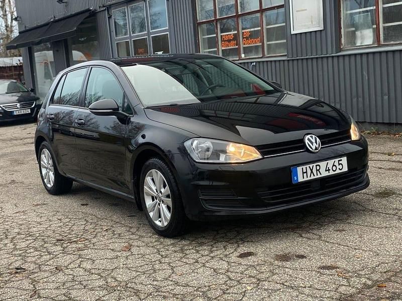 Begagnad VW Golf VII 110 HK (80 kW) 2015 Svart Halvkombi