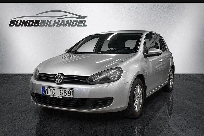 Silver Begagnad 2012 VW Golf VII Halvkombi | 59 900 kr (Bra pris) - Bild 1/4