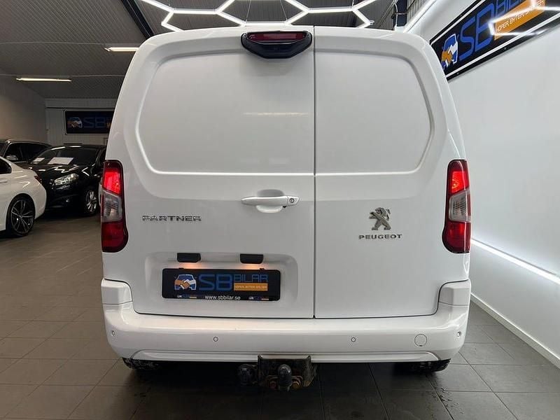 Begagnad Peugeot Partner 131 HK (96 kW) 2020 Vit Minibuss