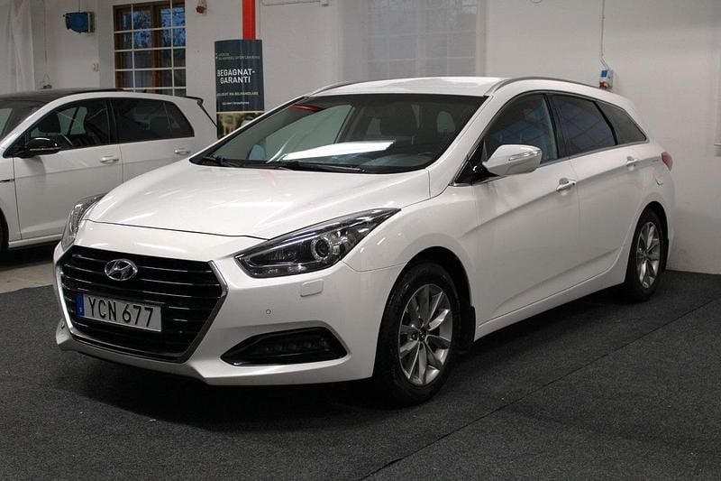 Vit Begagnad 2016 Hyundai i40 Kombi | 84 900 kr (Marknadspris) - Bild 1/4