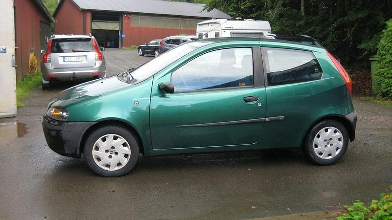Grön Begagnad 2000 Fiat Punto Halvkombi | 22 900 kr - Bild 1/3