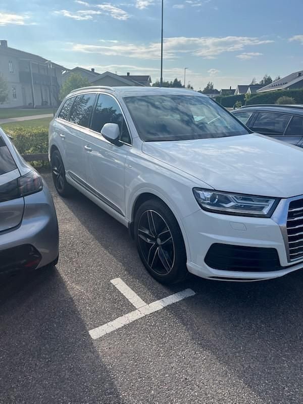 Vit Begagnad 2018 Audi Q7 S-Line SUV | 290 000 kr (Superpris) - Bild 1/4
