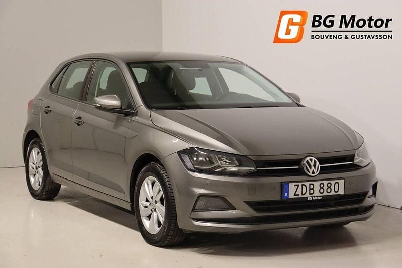 Ljusgrå Begagnad 2017 VW Polo Halvkombi | 84 900 kr (Bra pris) - Bild 1/3