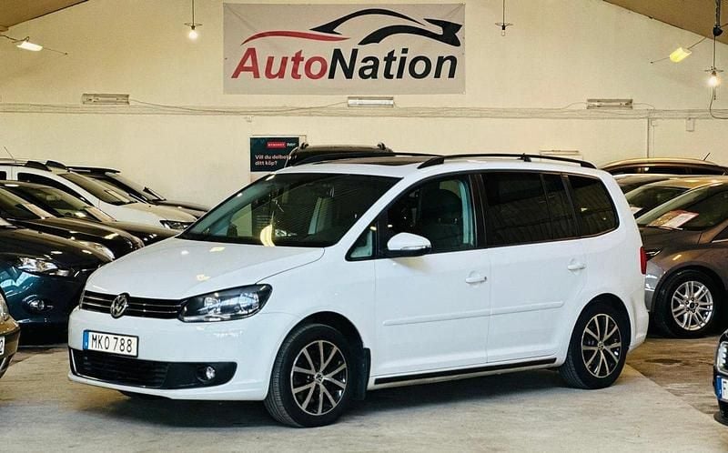 Vit Begagnad 2014 VW Touran Minibuss | 79 900 kr (Marknadspris) - Bild 1/4