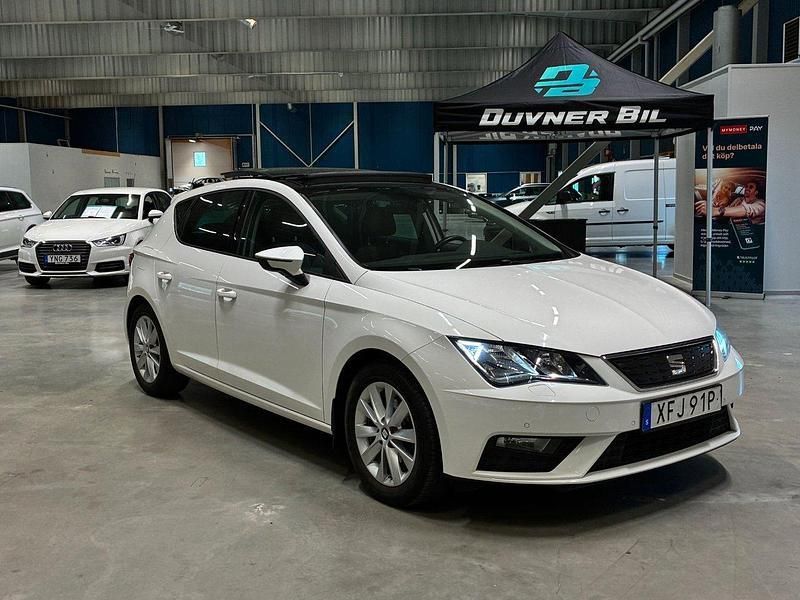 Vit Begagnad 2019 Seat Leon Style Halvkombi | 168 900 kr (Marknadspris) - Bild 1/4
