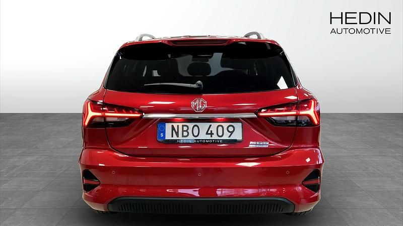 Begagnad MG MG5 EV Luxury 130 kW (177 HK) 2022 Röd Kombi