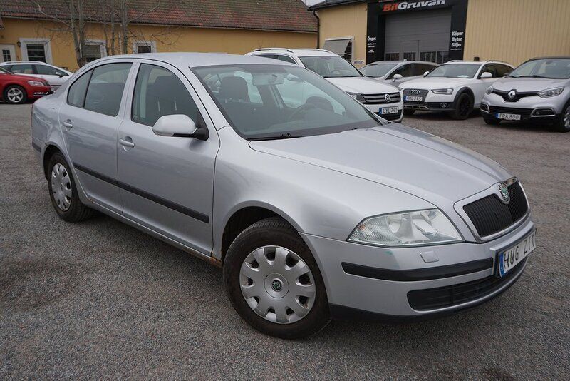 Silver Begagnad 2008 Skoda Octavia Halvkombi | 29 900 kr (Bra pris) - Bild 1/4