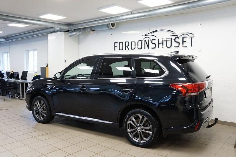 Begagnad Mitsubishi Outlander 224 HK (164 kW) 2020 Svart SUV