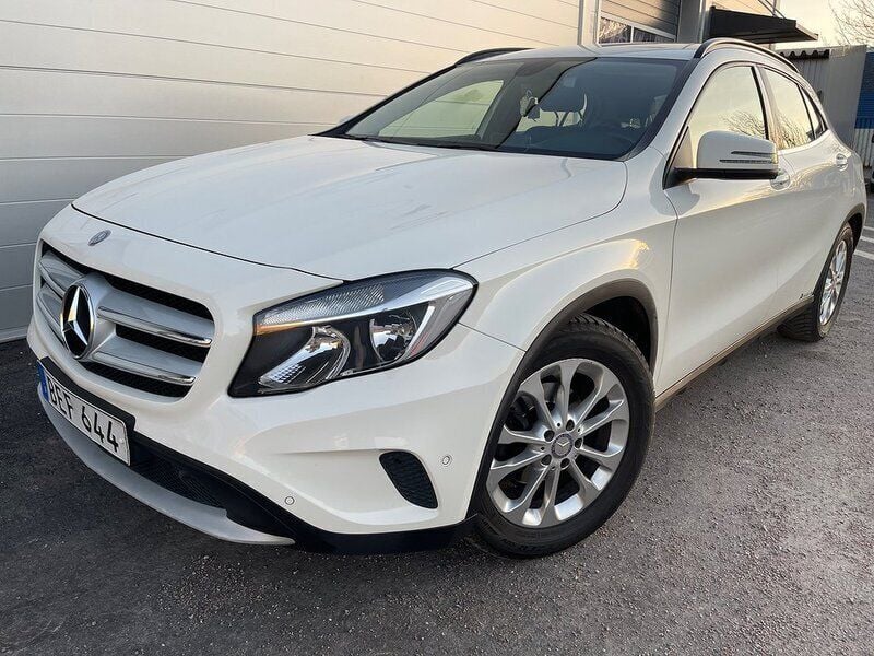 Vit Begagnad 2014 Mercedes GLA200 Style SUV | 159 900 kr (Marknadspris) - Bild 1/4