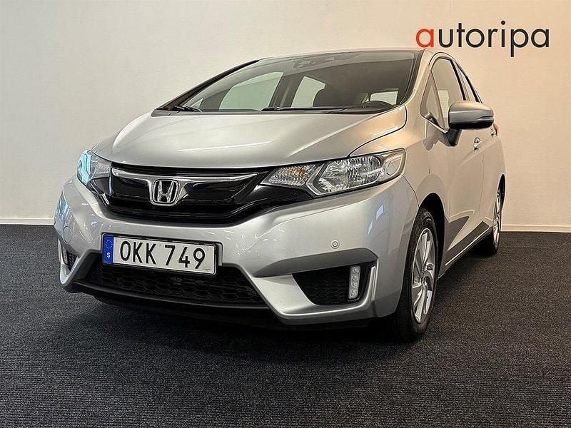 Silver (silver metallic) Begagnad 2016 Honda Jazz Halvkombi | 127 900 kr (Dyr) - Bild 1/4