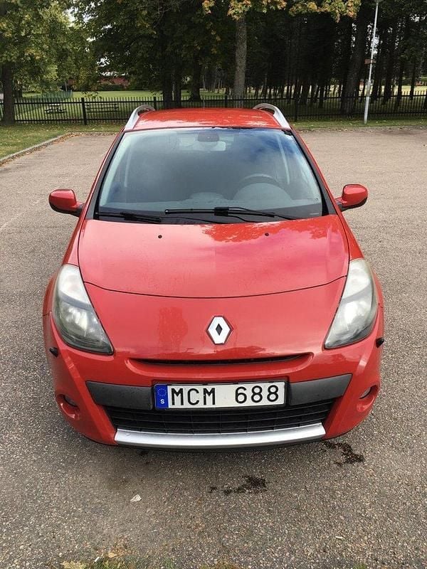 Röd Begagnad 2012 Renault Clio GrandTour Kombi | 42 000 kr (Bra pris) - Bild 1/4