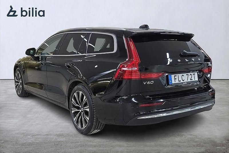 Begagnad Volvo V60 Core 253 HK (186 kW) 2022 Svart Kombi