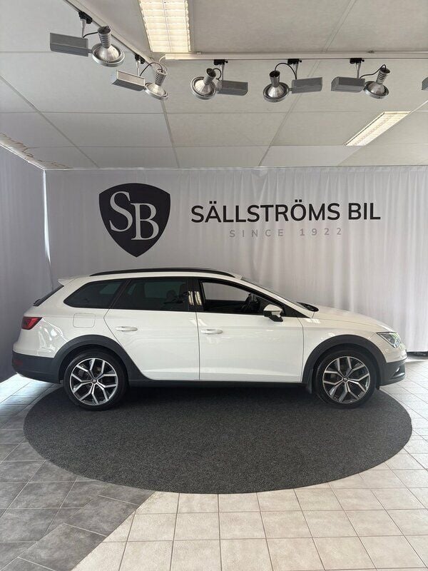 Vit Begagnad 2017 Seat Leon X-Perience 4Drive Kombi | 172 900 kr - Bild 1/4