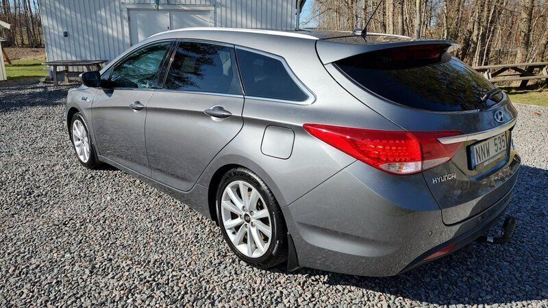Silver Begagnad 2013 Hyundai i40 Kombi | 69 000 kr (Marknadspris) - Bild 1/4