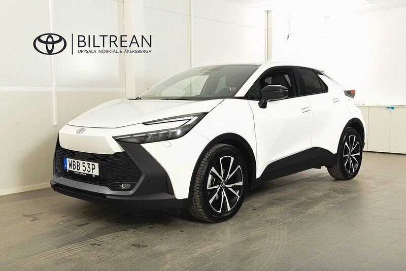 Vit Begagnad 2023 Toyota C-HR Style SUV | 354 900 kr (Marknadspris) - Bild 1/4