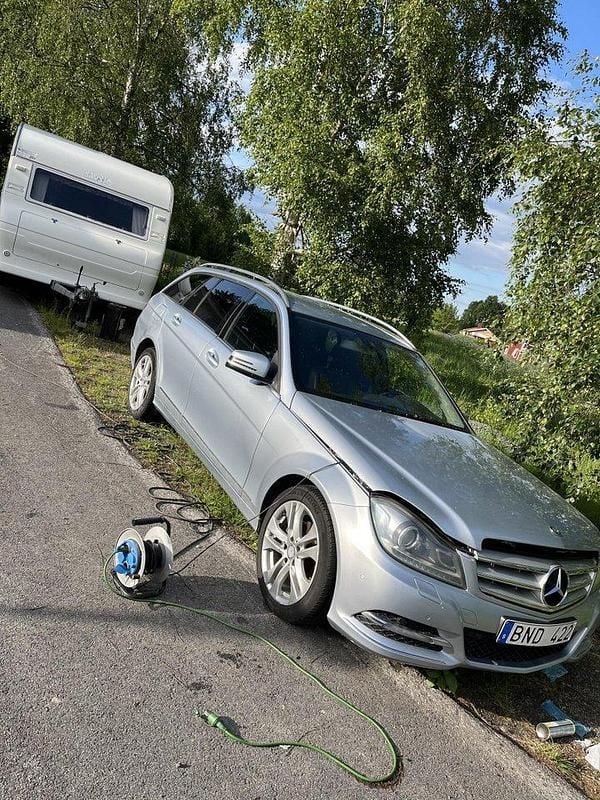 Silver Begagnad 2013 Mercedes C220 Kombi | 55 000 kr (Superpris) - Bild 1/3