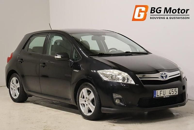 Svart Begagnad 2011 Toyota Auris Hybrid Halvkombi | 69 700 kr (Marknadspris) - Bild 1/3